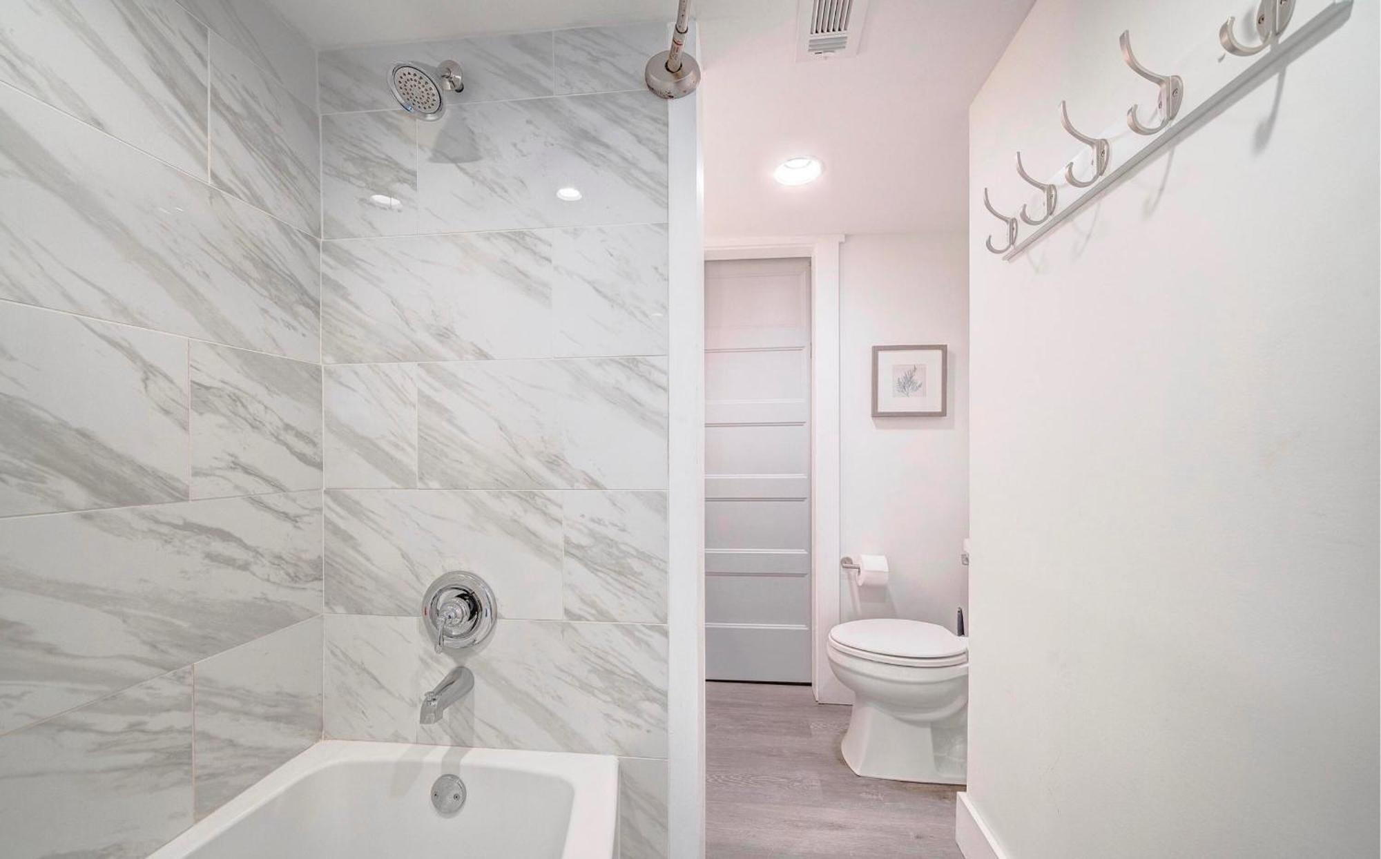 Sunbird Resort! Stunning Remodeled Beachfront Condo! Free Chair Service! By Dolce Pcb! Appartement