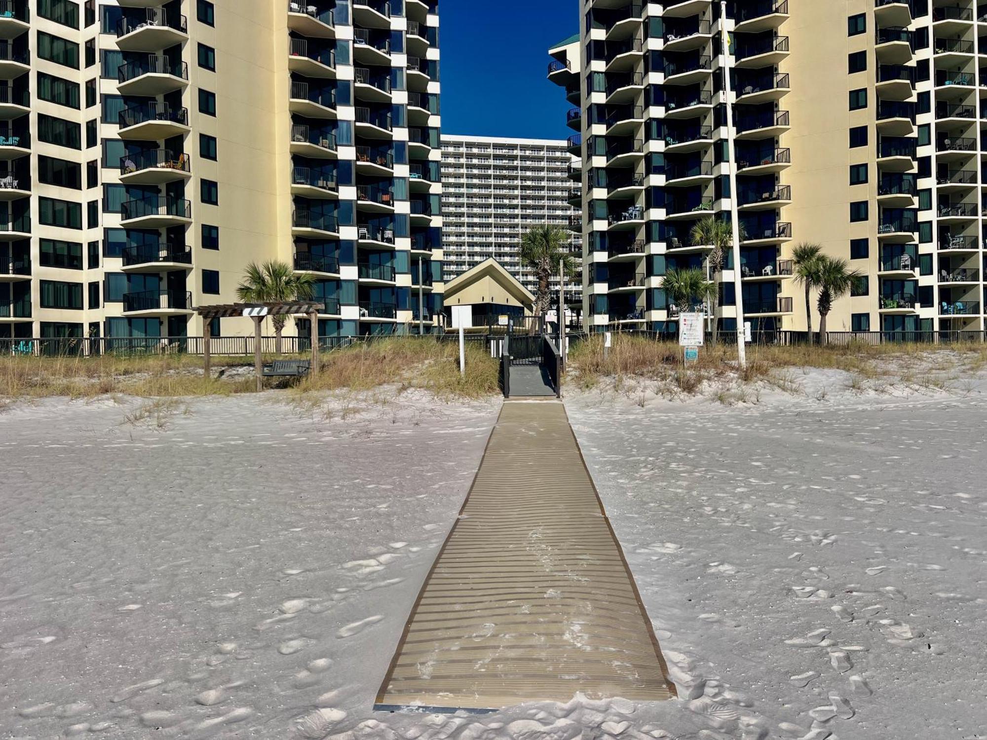 Sunbird Resort! Stunning Remodeled Beachfront Condo! Free Chair Service! By Dolce Pcb! Appartement